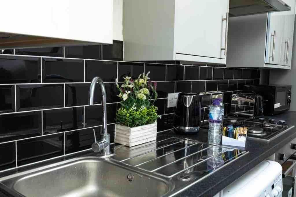 Spacious City Centre 2 Bedroom Apartment - Lt Apartment Лестър Екстериор снимка